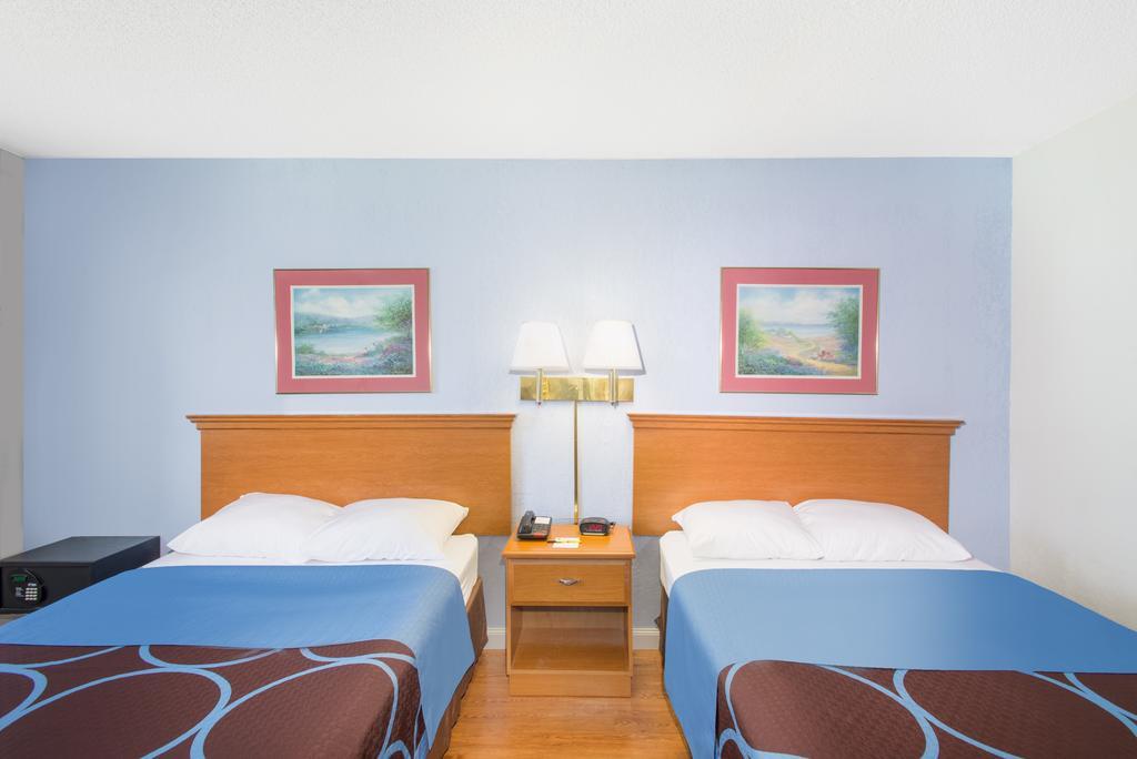 ซูเปอร์ 8 บาย วินด์แฮม เวบส์เตอร์/โรเชสเตอร์ Hotel Webster ภายนอก รูปภาพ